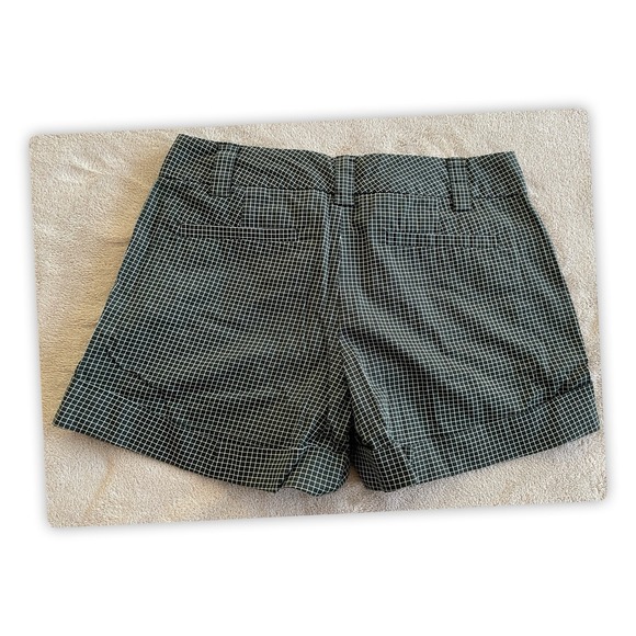 Calvin Klein Women's Shorts, Size: 8 - Picture 2 of 5
